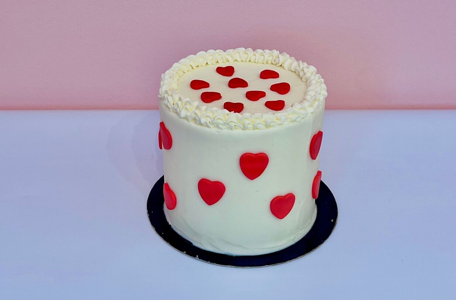 Mini tarta blanca con corazones