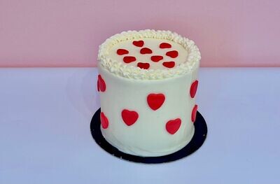 Mini tarta blanca con corazones Mini tarta blanca con corazones