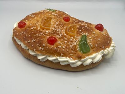 Coca rellena de nata