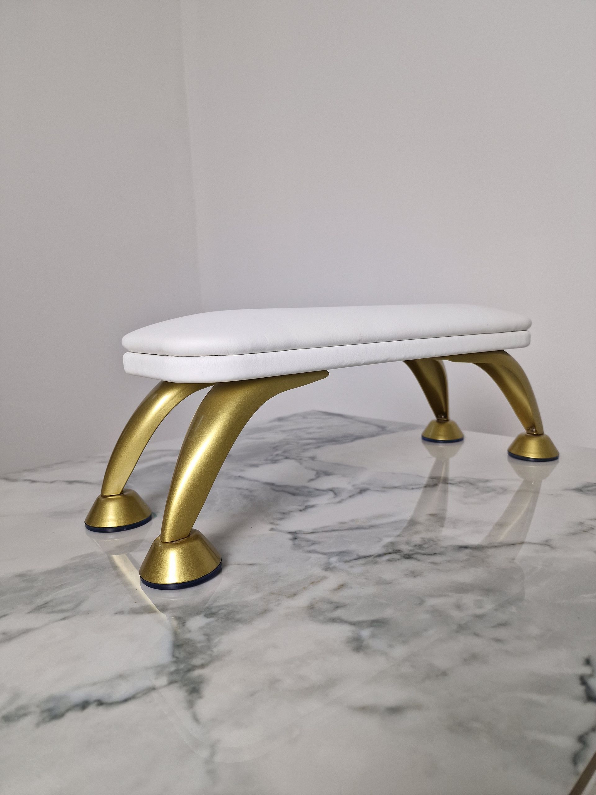 Handauflage (Weiß mit Gold)