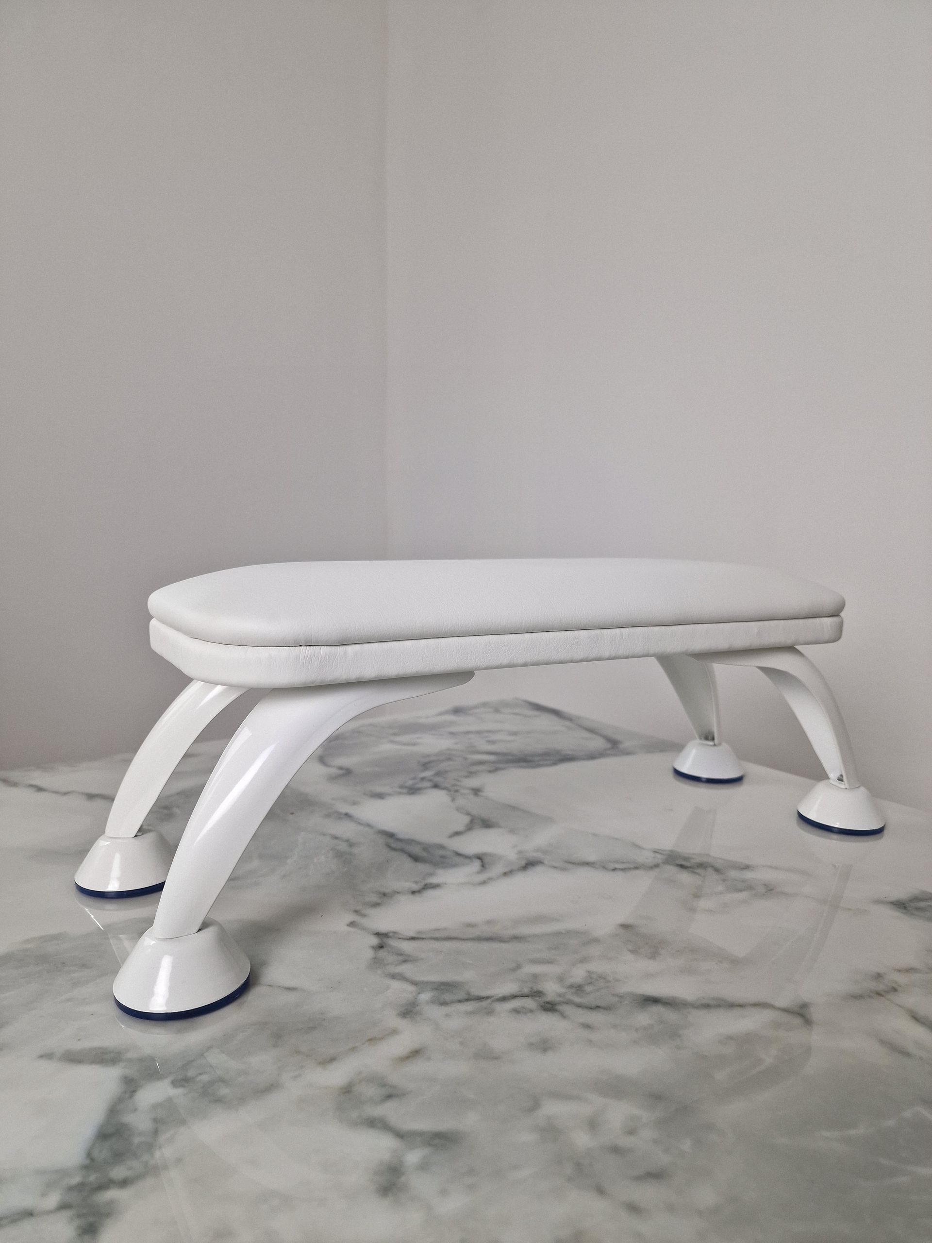 Handauflage (Weiß mit Weiß)