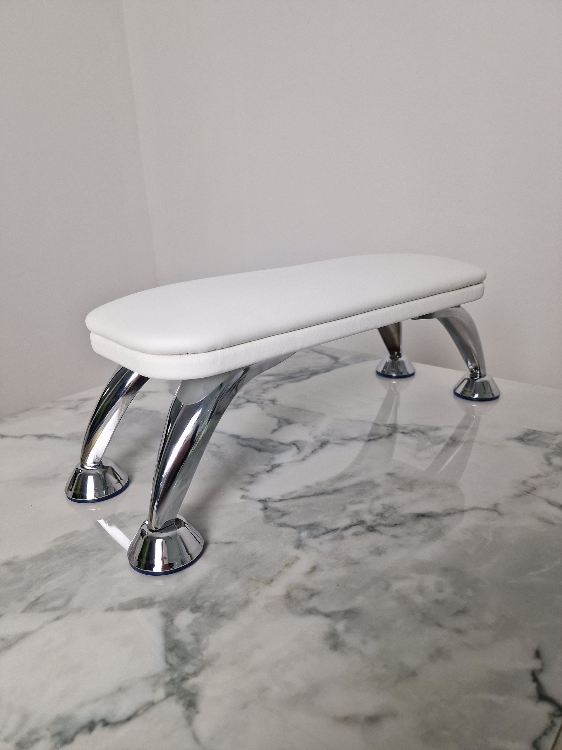 Handauflage (Weiß mit Silber)