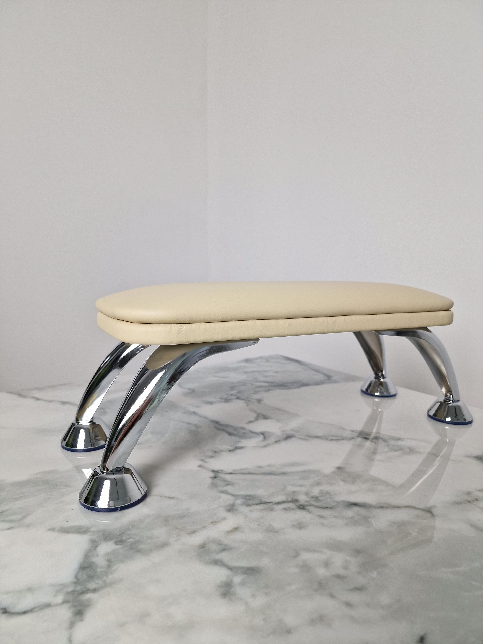 Handauflage (Creme mit Silber)