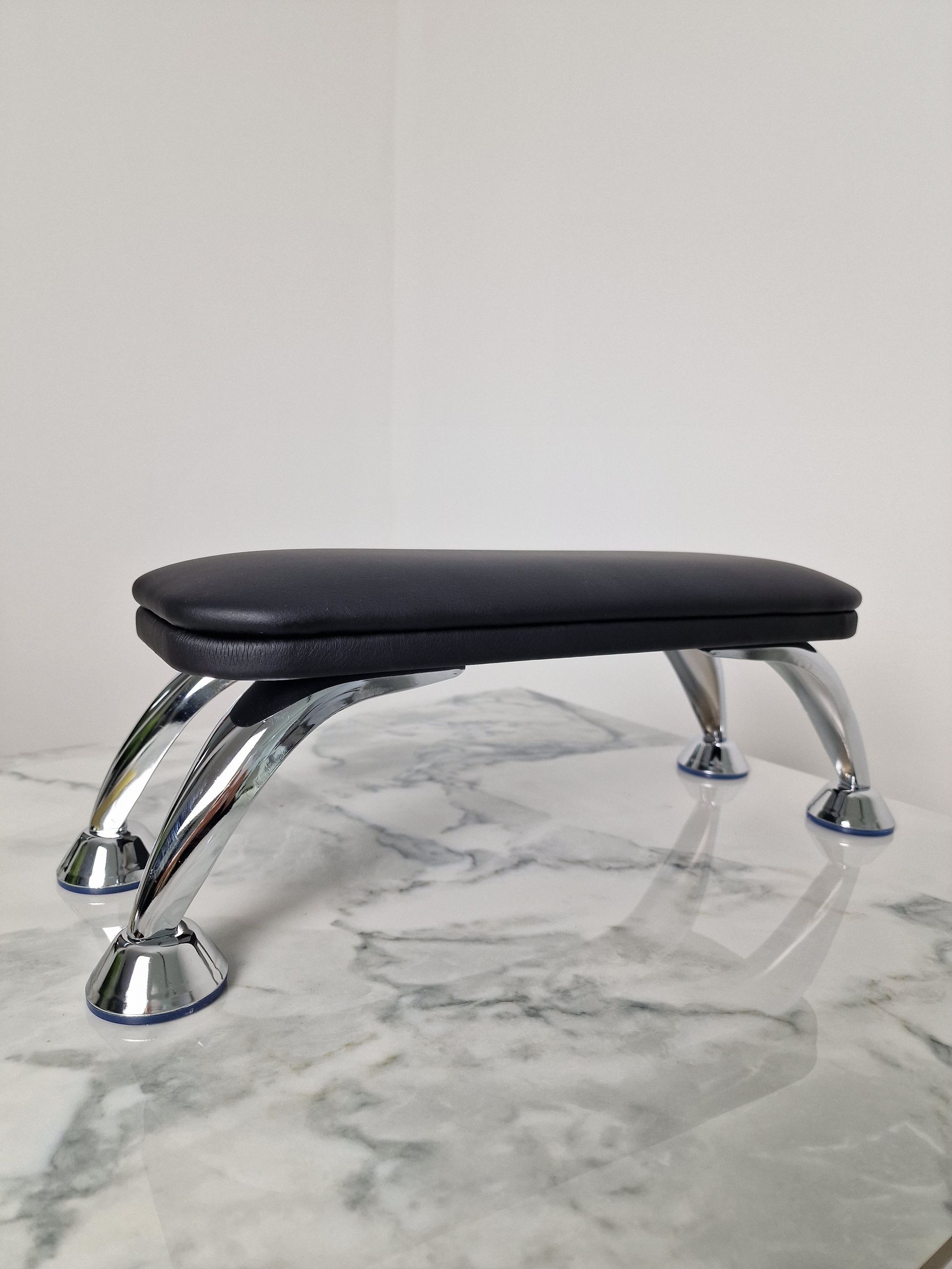 Handauflage (Schwarz mit Silber)