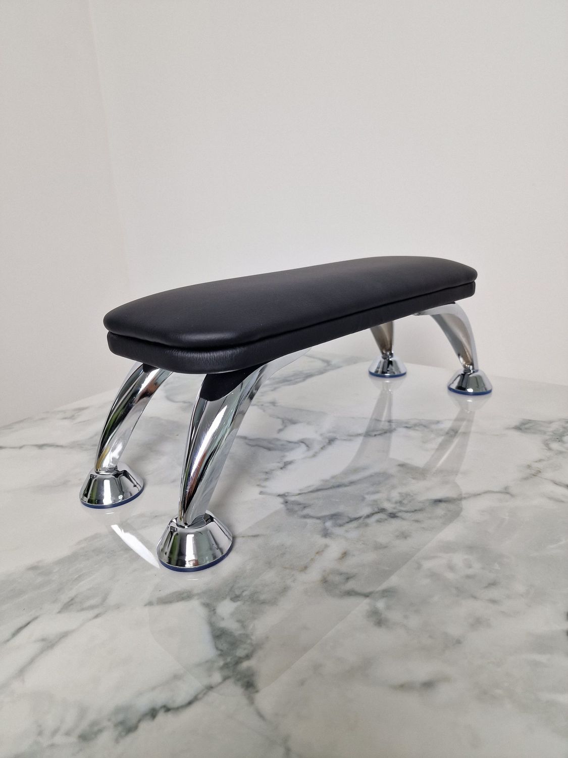Handauflage (Schwarz mit Silber)