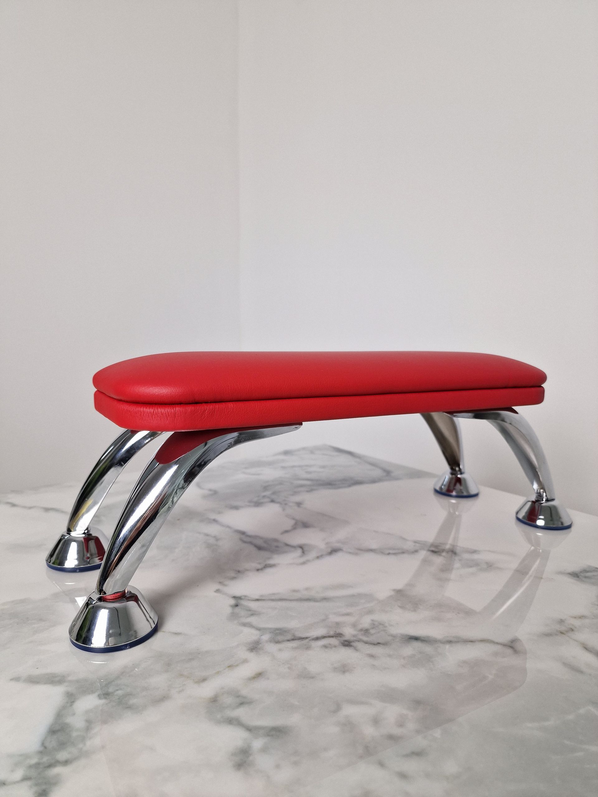 Handauflage (Rot mit Silber)