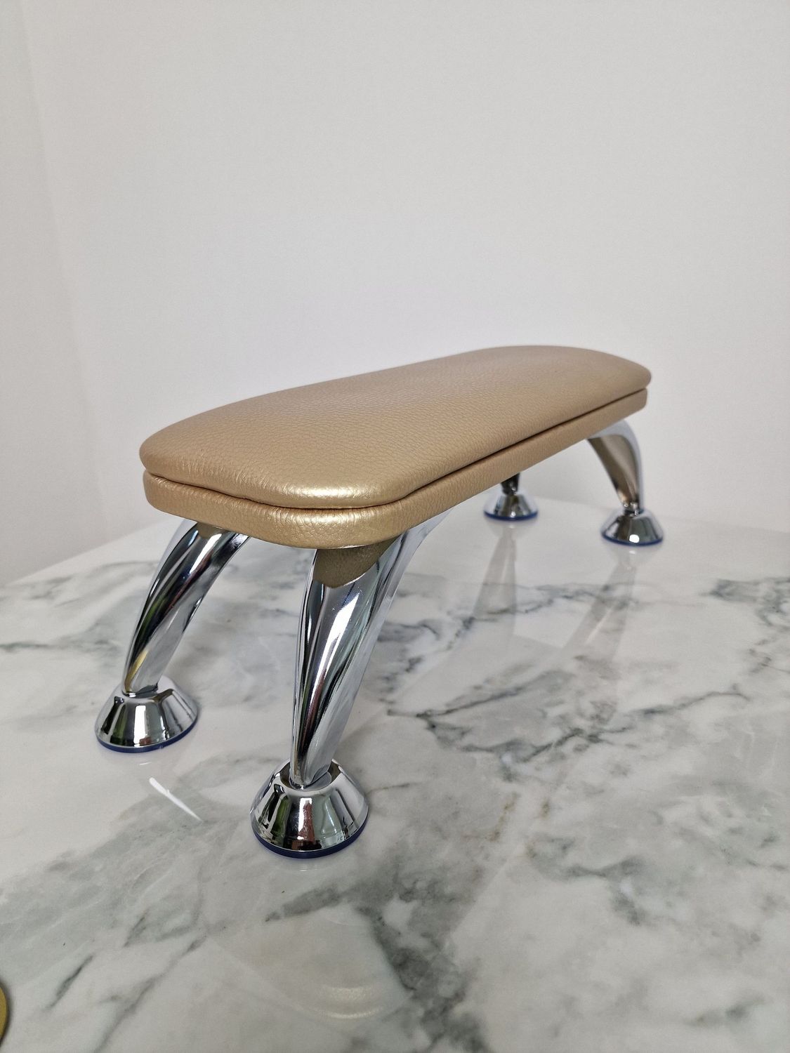 Handauflage (Gold mit Silber)