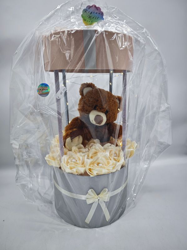 Handgefertigte stiftrosen Teddybär präsent mit Beleuchtung Handgefertigte stiftrosen Teddybär präsent mit Beleuchtung