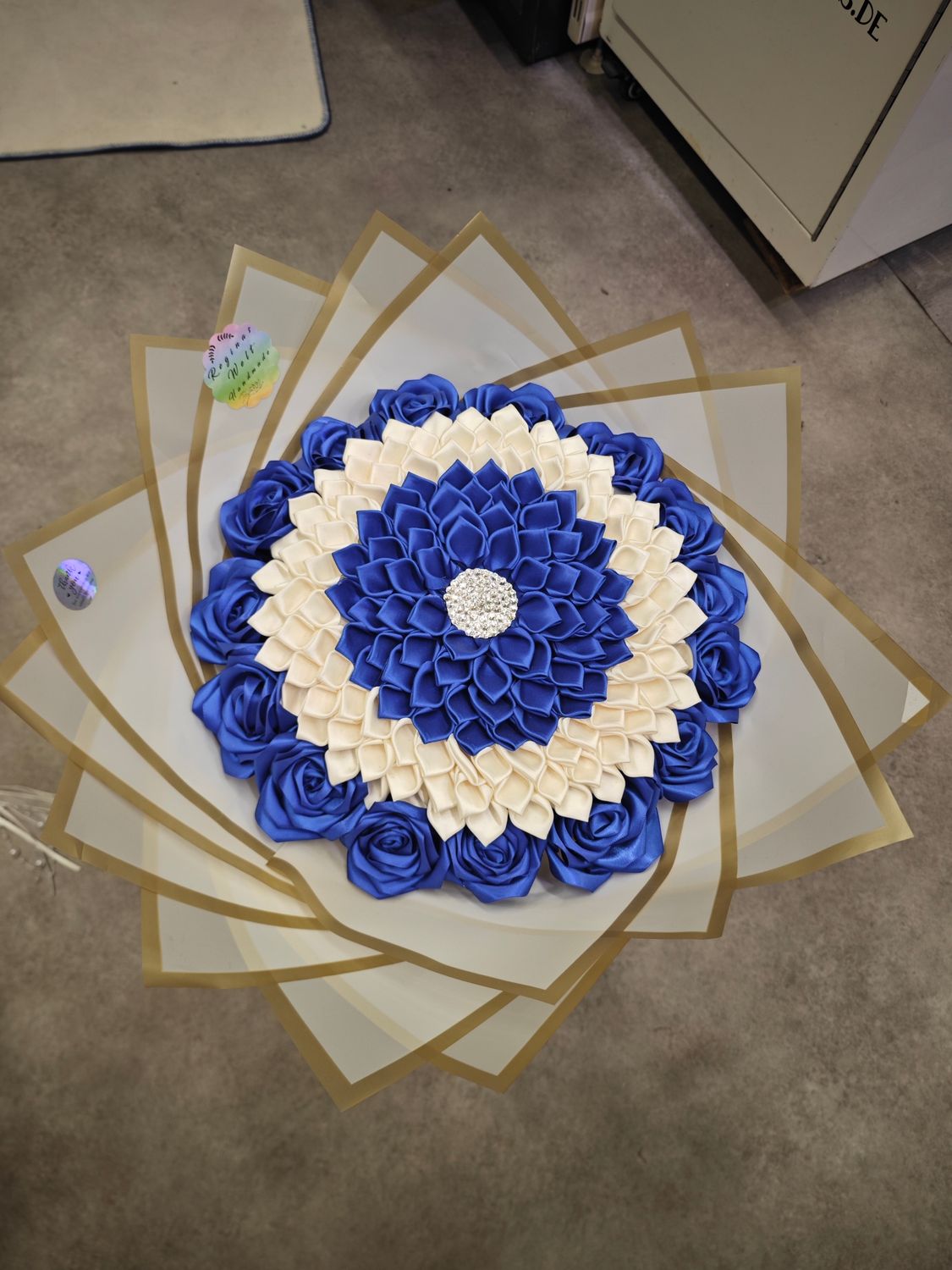 Premium Blumenstrauß blau und weiß