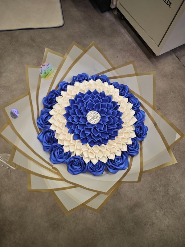 Premium Blumenstrauß blau und weiß Premium Blumenstrauß blau und weiß