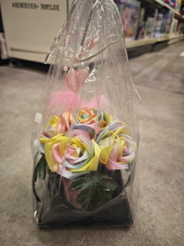 Mini Blumenstrauß mit regenbogen pastellfarben Mini Blumenstrauß mit regenbogen pastellfarben