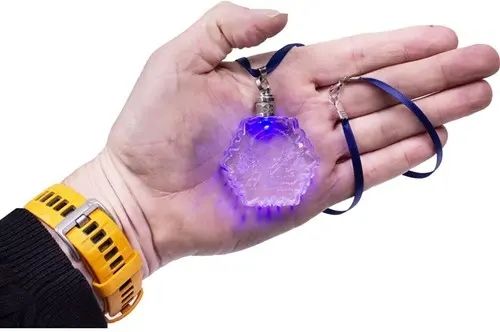 Disney Frozen Leuchtkristall mit Schmuckband 9x14cm Disney Frozen Leuchtkristall mit Schmuckband 9x14cm