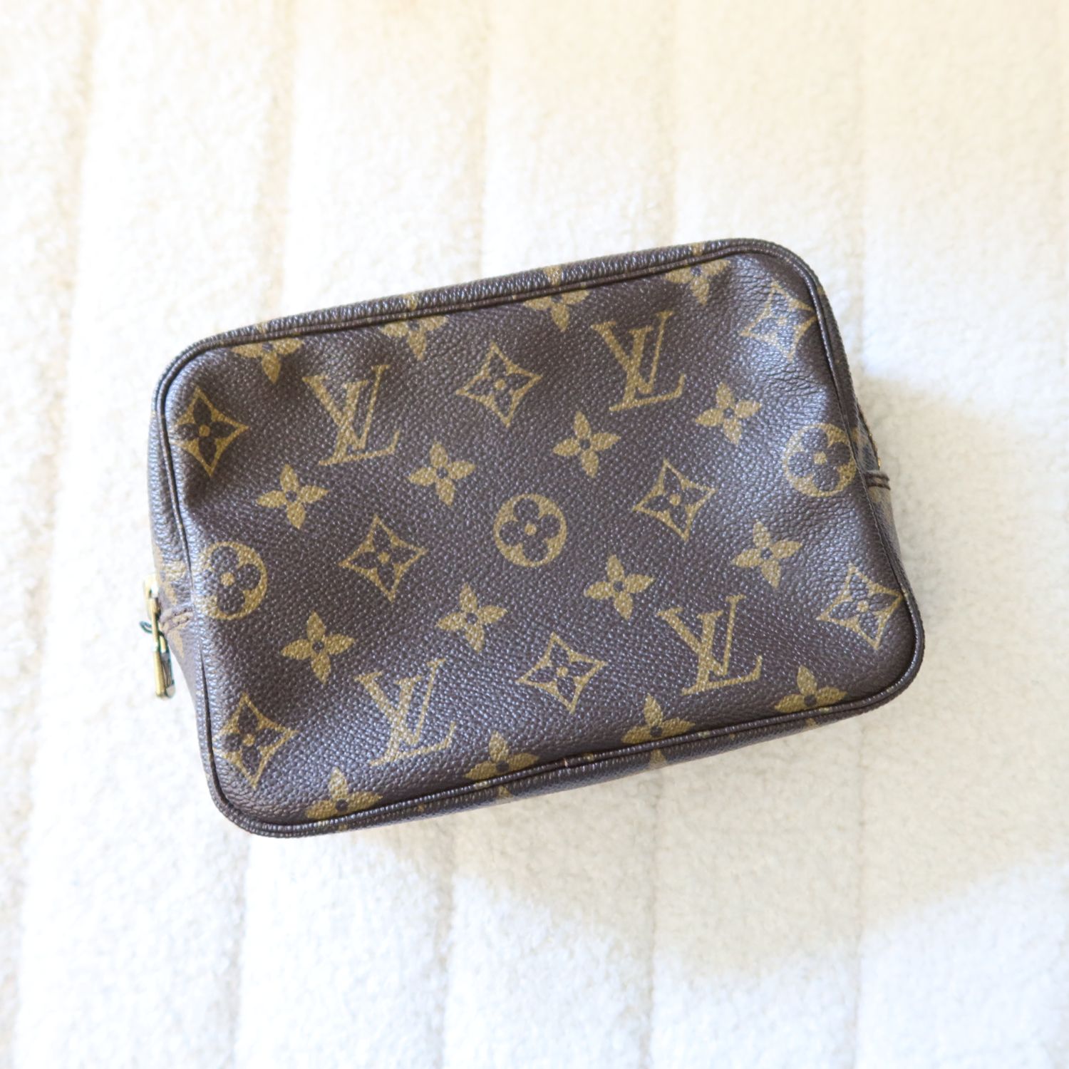 LV Trousse 23