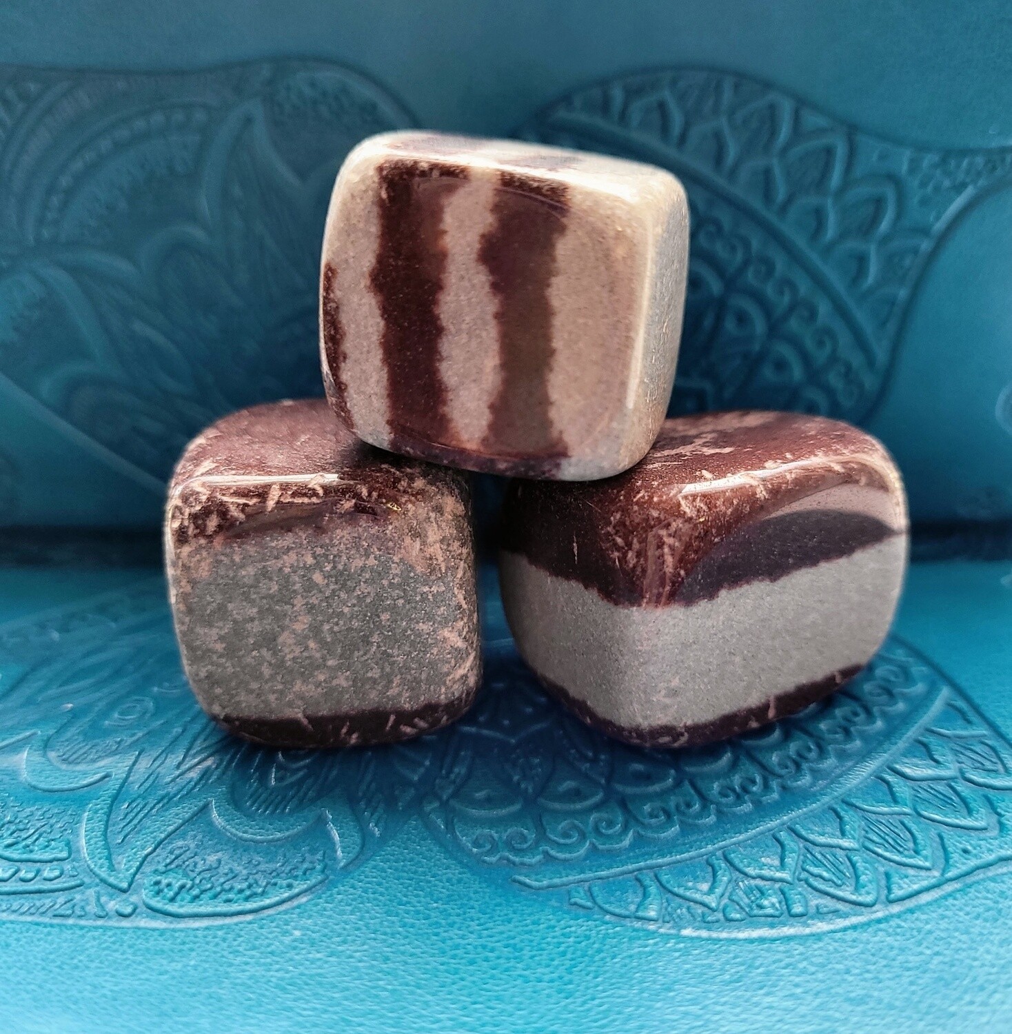 Narmada / Shiva Lingam, Design: Narmada  square stones (3/4&quot;-1.5&quot;)