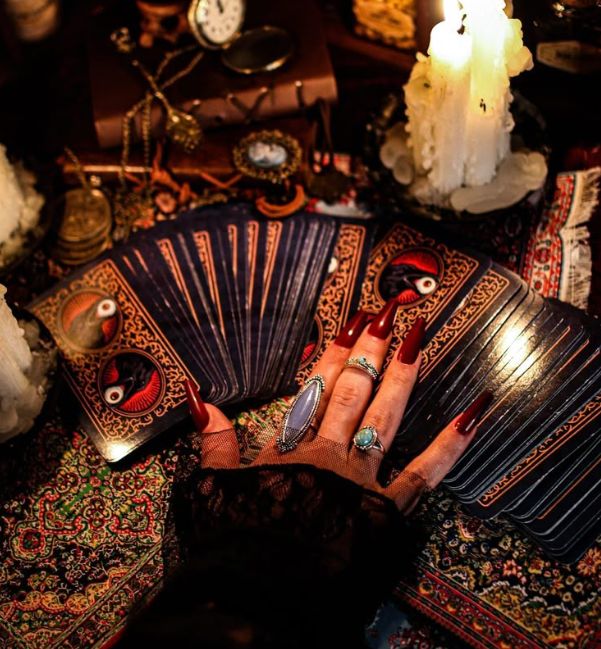 Tarot Reading Service by Leyla / up to 1 HR