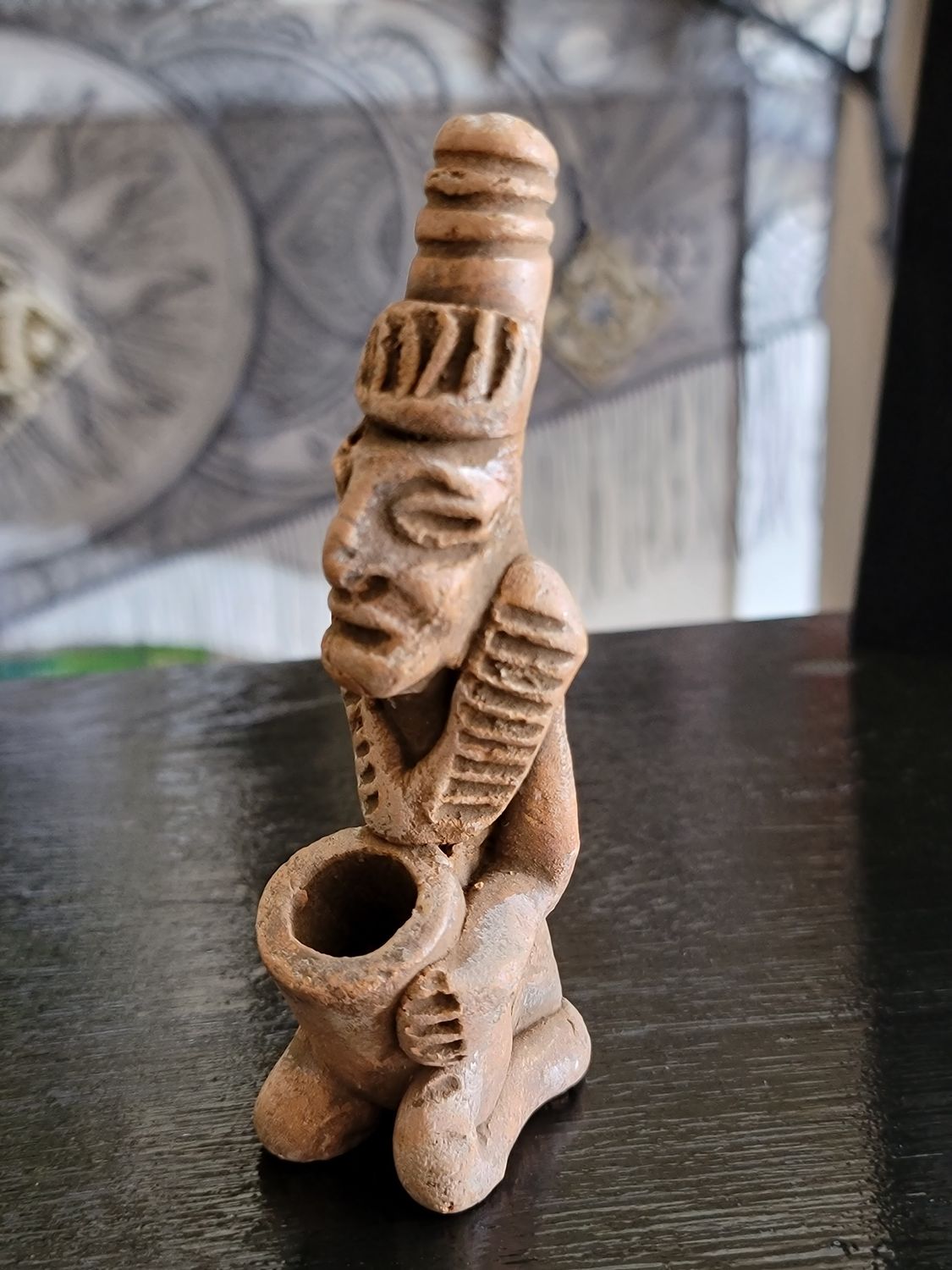 Guatemalan Clay Pipes, Position: Kneeling