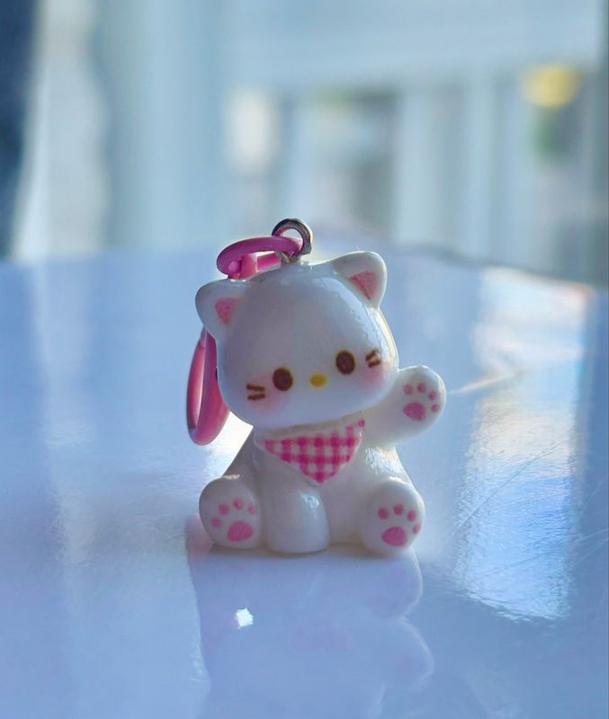 Waving Kitty