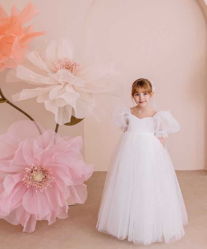 Robe Stella Robe de Fille en Tulle Blanc avec Manches Bouffantes