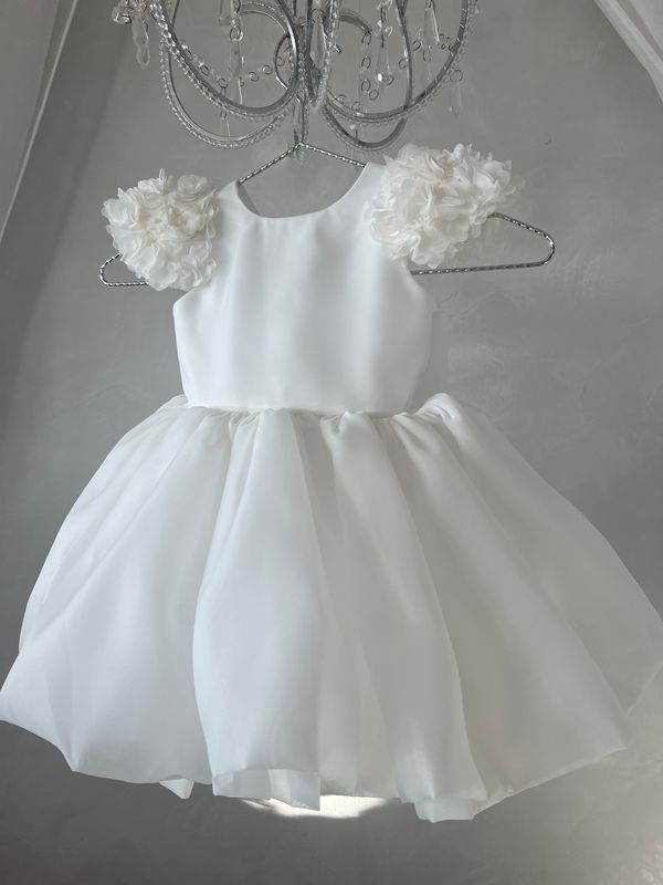 Robe blanche à manches fleurs Rosalia