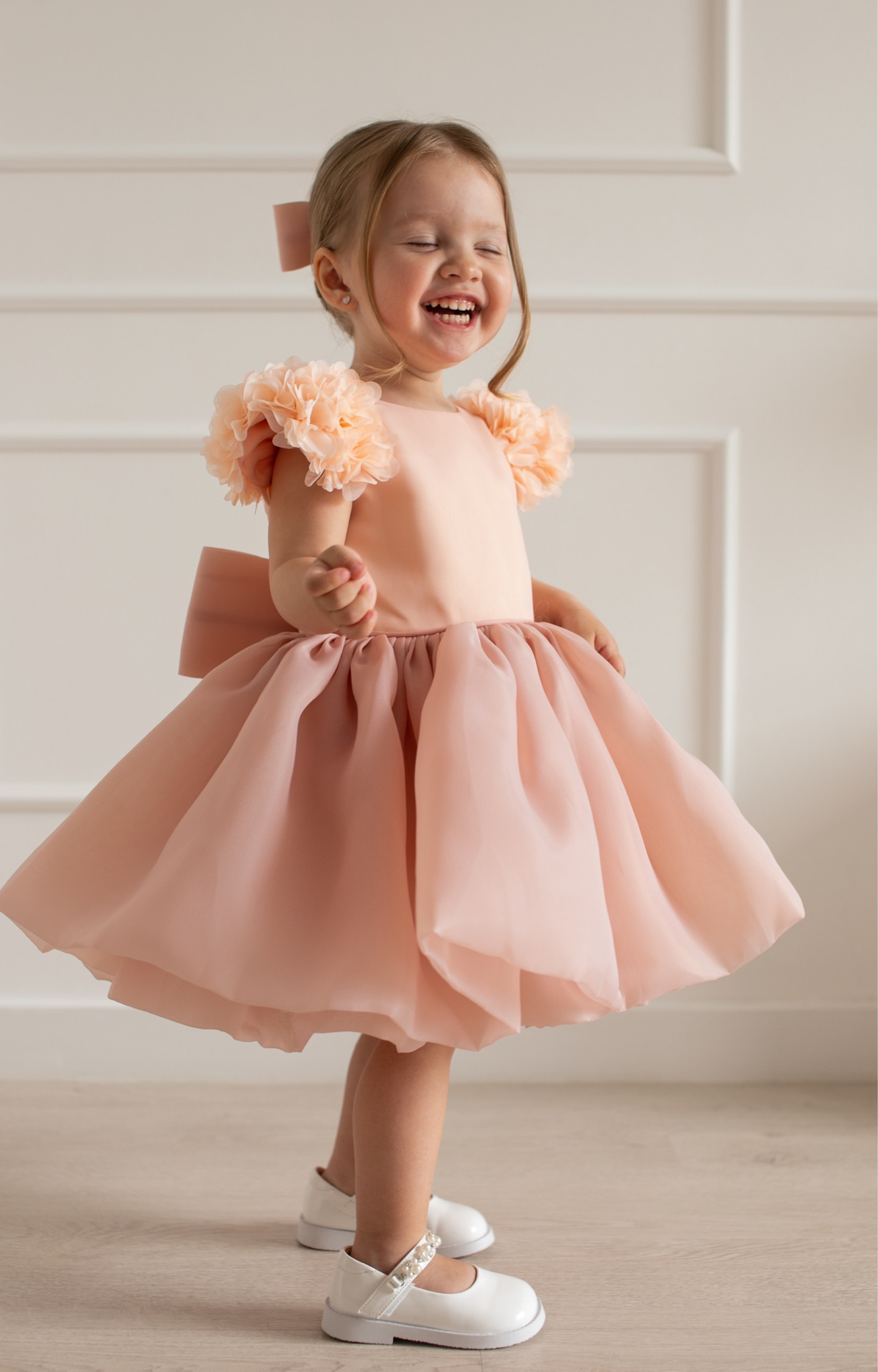 Robe blanche à manches fleurs Rosalia