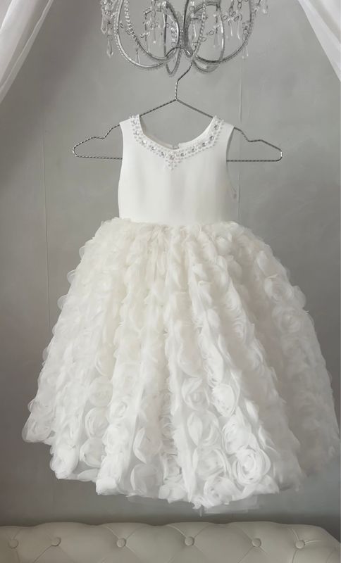 Robe fleur blanche en urgence 