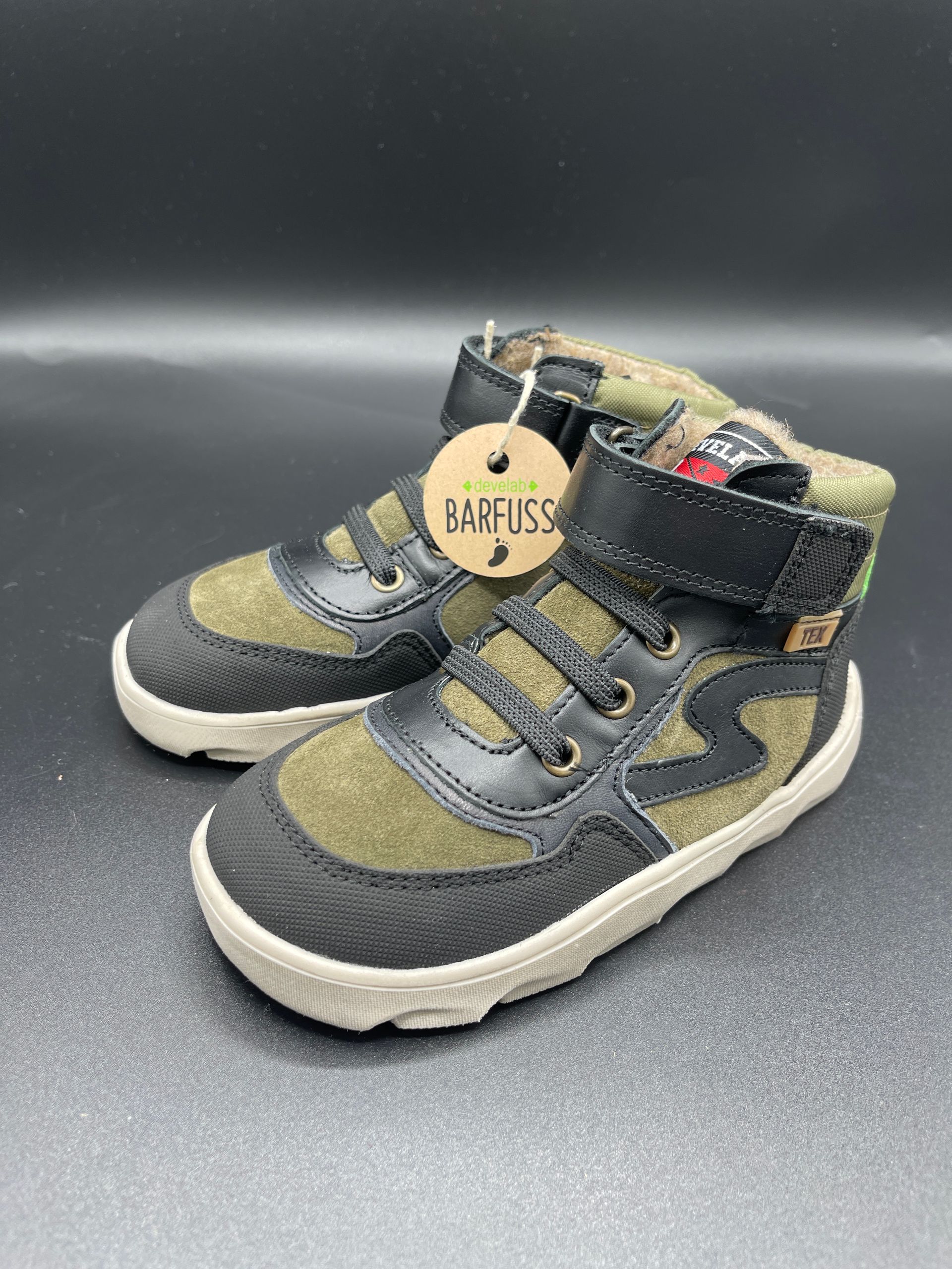 Seitenansicht Develab Soft Sneaker Green Combi – Kinder-Barfußschuh mit Wollfleece