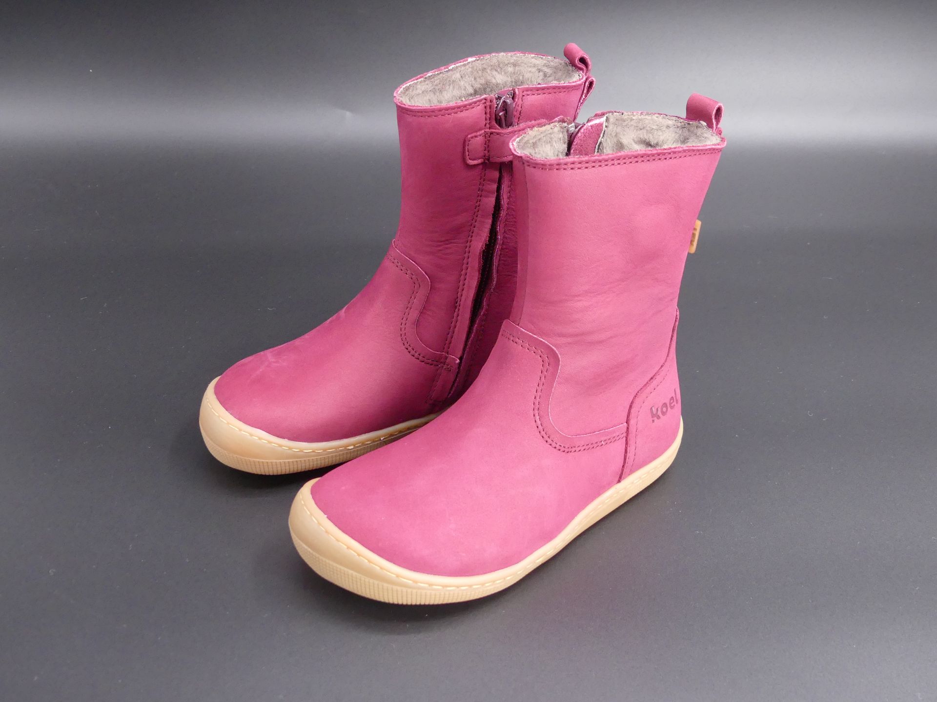 KOEL Delea Tex Wool Winterstiefel in Seitenansicht – schlichte Barfußschuhe aus Nubukleder mit Lammwolle