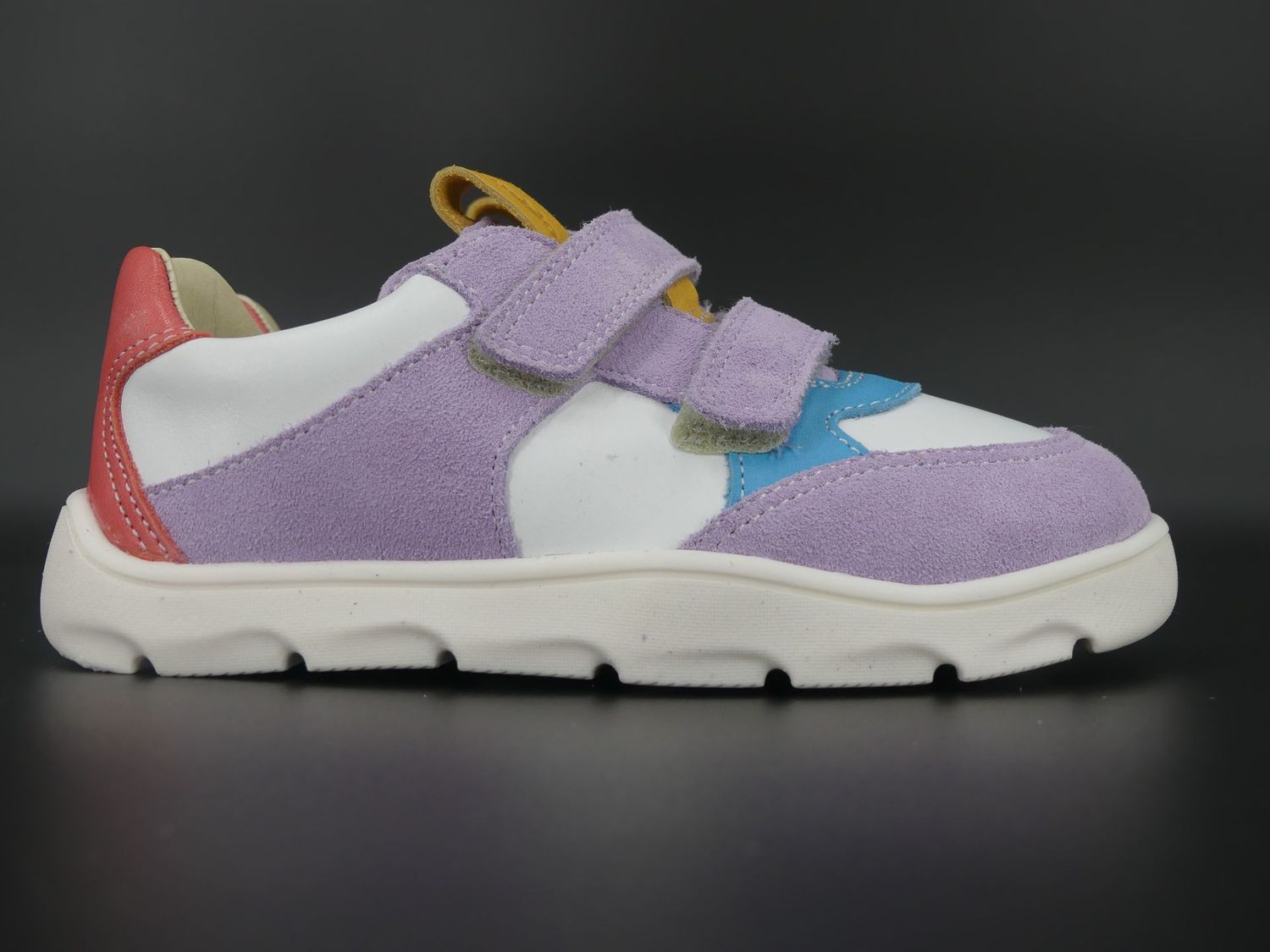 Froddo Zeru Spring Barfußschuh in Weiß-Lila – Seitenansicht mit lilafarbenem Veloursleder