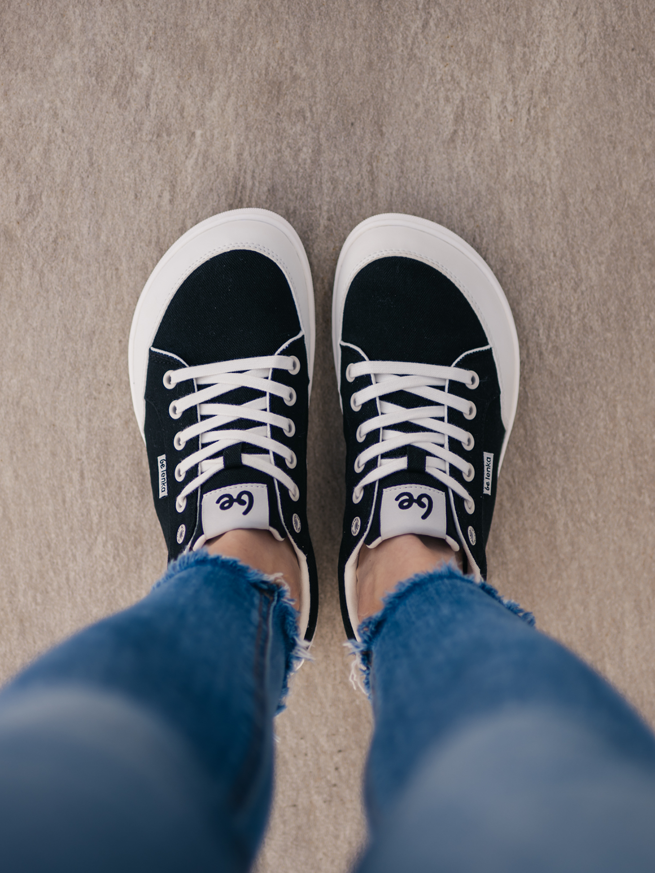 ragebild beLenka Rebound black-white – schwarzer Barfußsneaker mit weisser Zehenkappe und Sohle, ko…