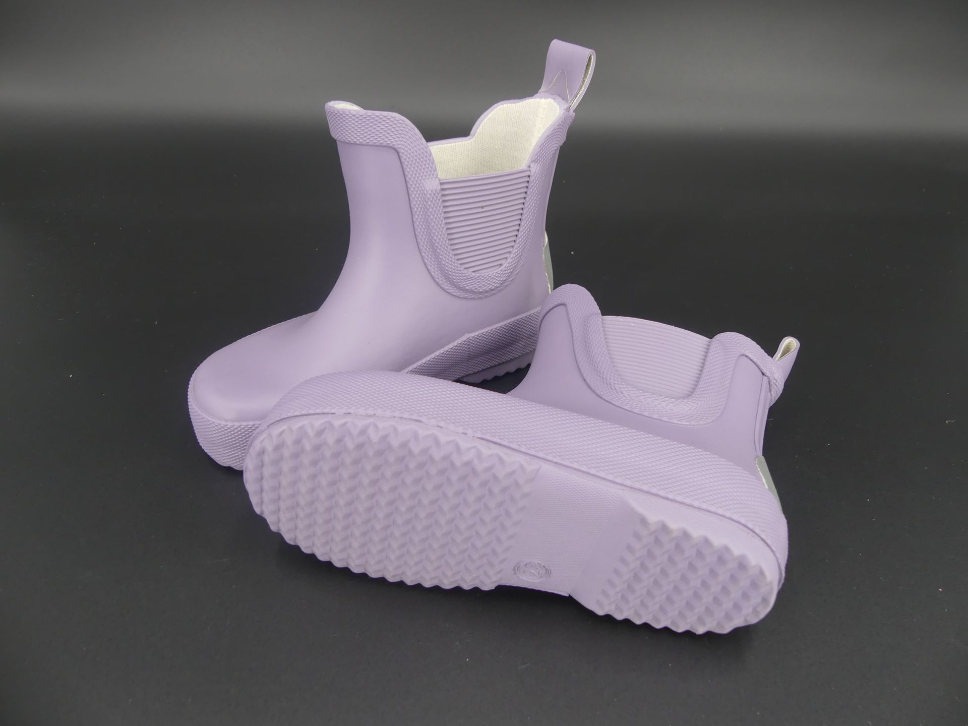 Top-Down-Ansicht – weite Öffnung und gerade Zehenform für bequemen Einstieg