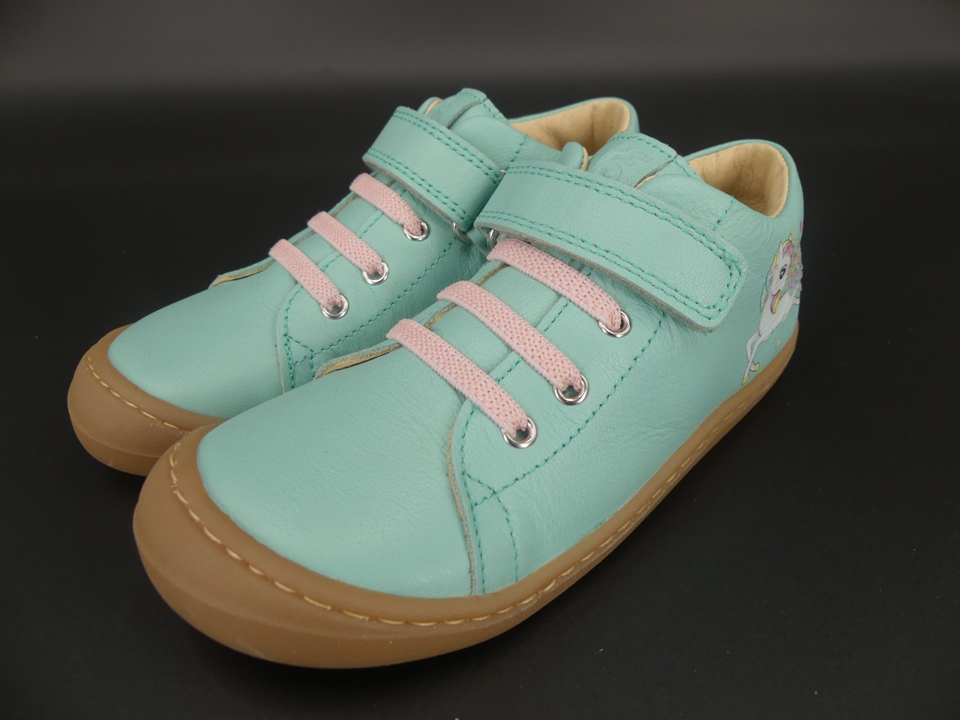 KOEL BONNY Unicorn Barfußschuh in Mint mit Einhorn und Glitzer-Mähne in Seitenansicht