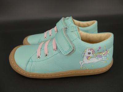KOEL BONNY Unicorn – Mint Glitzer Einhorn KOEL BONNY Unicorn Barfußschuh in Mint mit Einhorn und Glitzer-Mähne in Seitenansicht