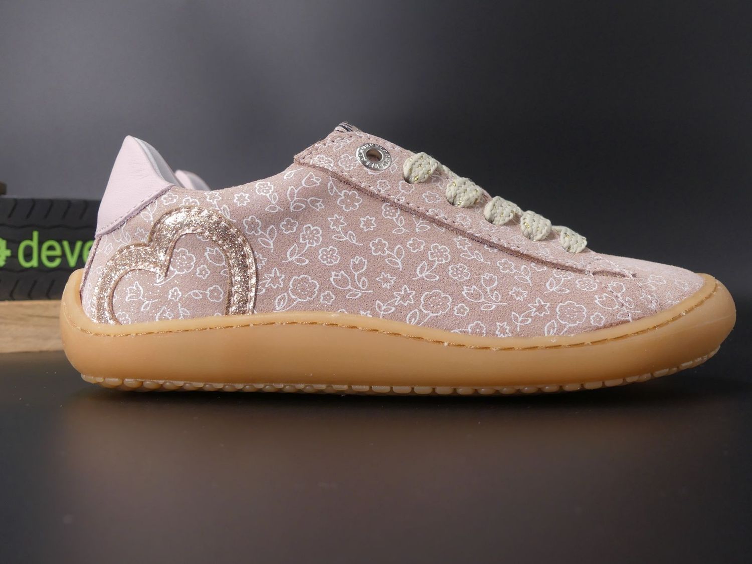 Altrosa Barfußsneaker Develab Laces Fantasy Old Pink – Seitenansicht mit Schnürung

