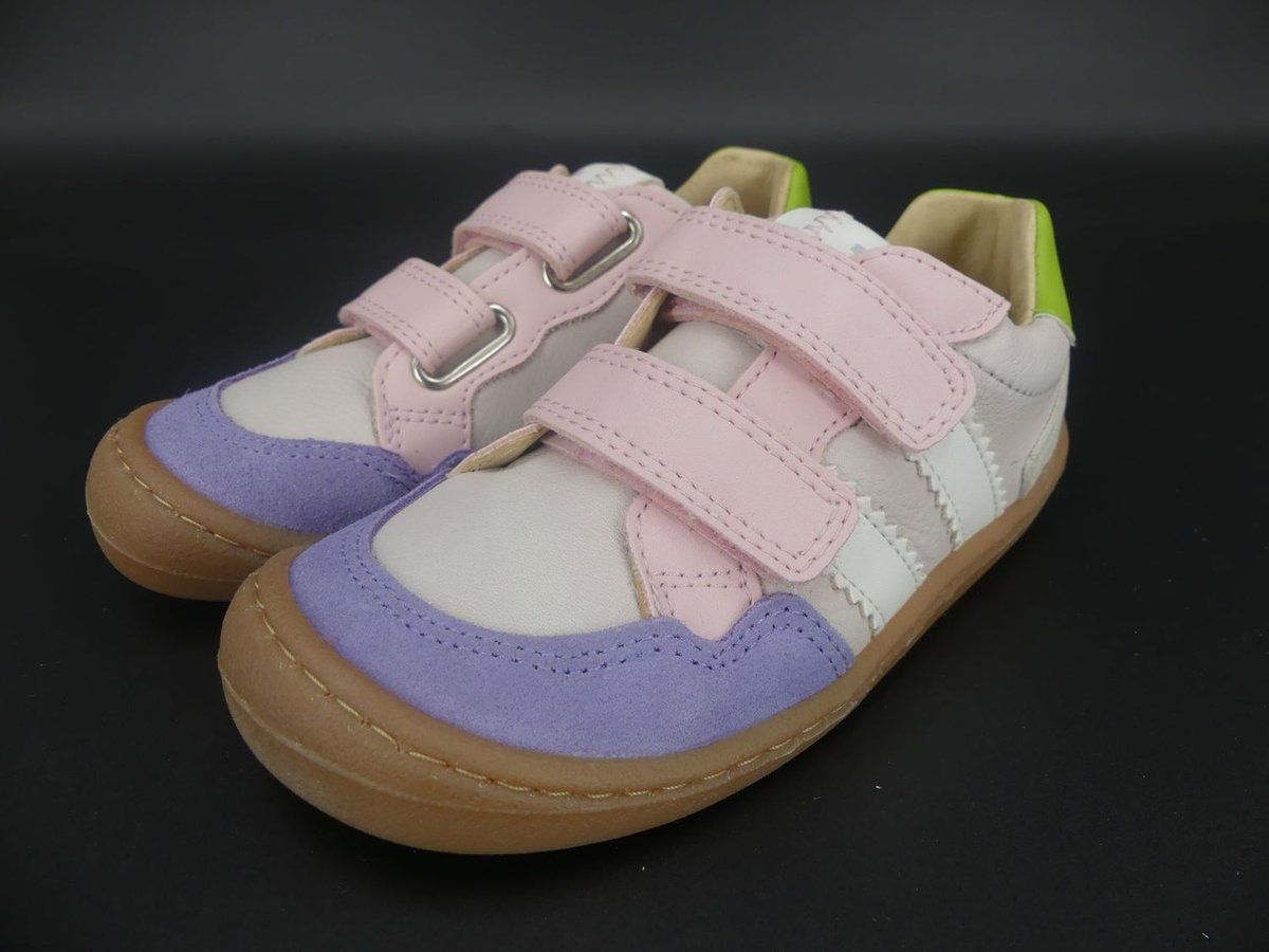 Seitenansicht des KOEL Bali 2.0 in Lavendel, Rosa und Beige mit Klettverschluss