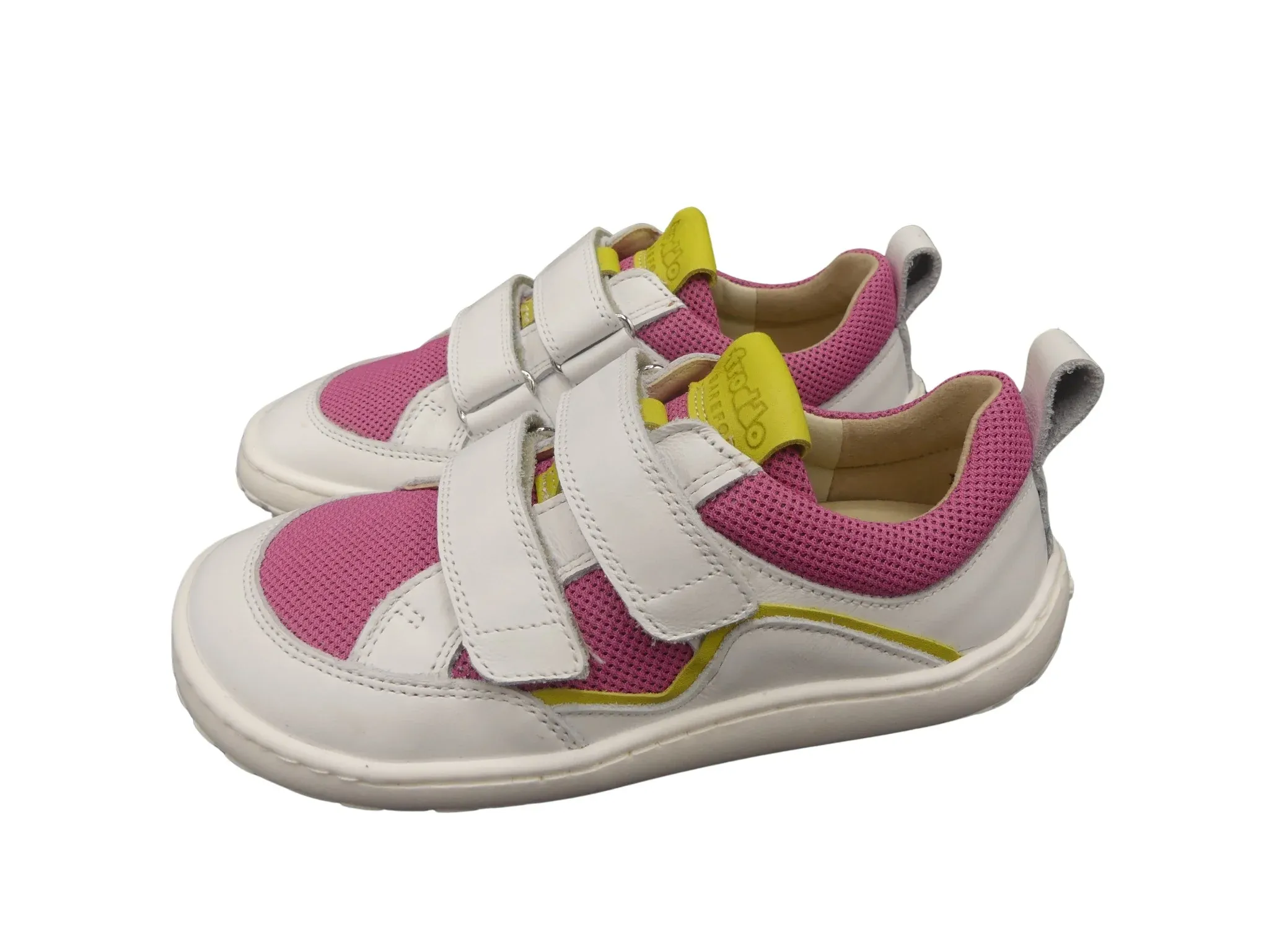 Seitenansicht des Froddo Barefoot Base Kinderschuhs in weiss und Fuchsia mit Mesh