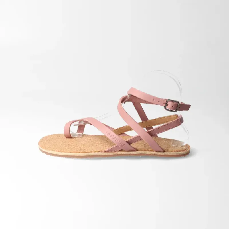 bLIFESTYLE sonnenkussSTYLE – Barfußsandale altrosa aus Bio-Leder Barfußsandale bLIFESTYLE sonnenkussSTYLE in Altrosa – Seitenansicht mit gekreuzten Riemen aus Bio-Leder und Naturkork-Fußbett