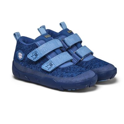 Barfußschuh für Kinder – Seitenansicht des blauen Affenzahn Knit Happy Elefant mit elastischer Sohle und gestricktem Schaft