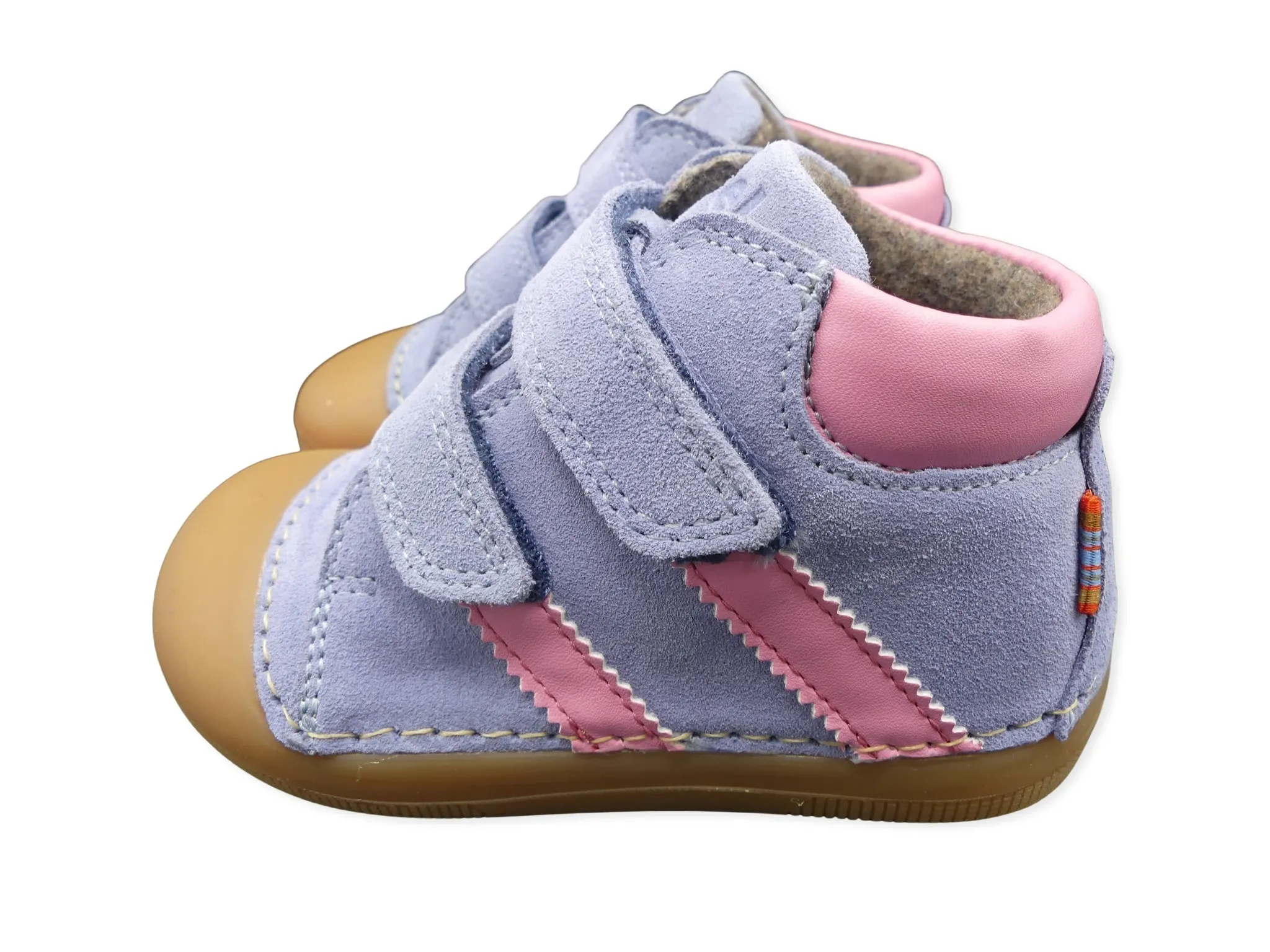 KOEL Crawl Austin Merino Lavendel – Lauflernschuh aus Merinowolle, Seitenansicht mit rosa Streifen