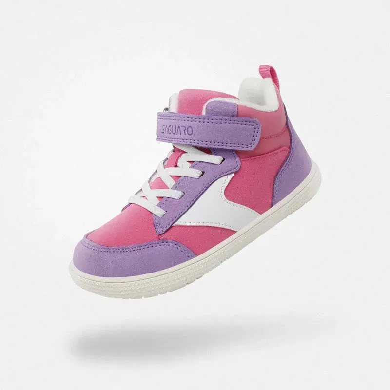 Saguaro Wonderland I rosa/lila – Produktfoto in Schwebe, seitlich, warm gefüttert, Barfuß-Sneaker.