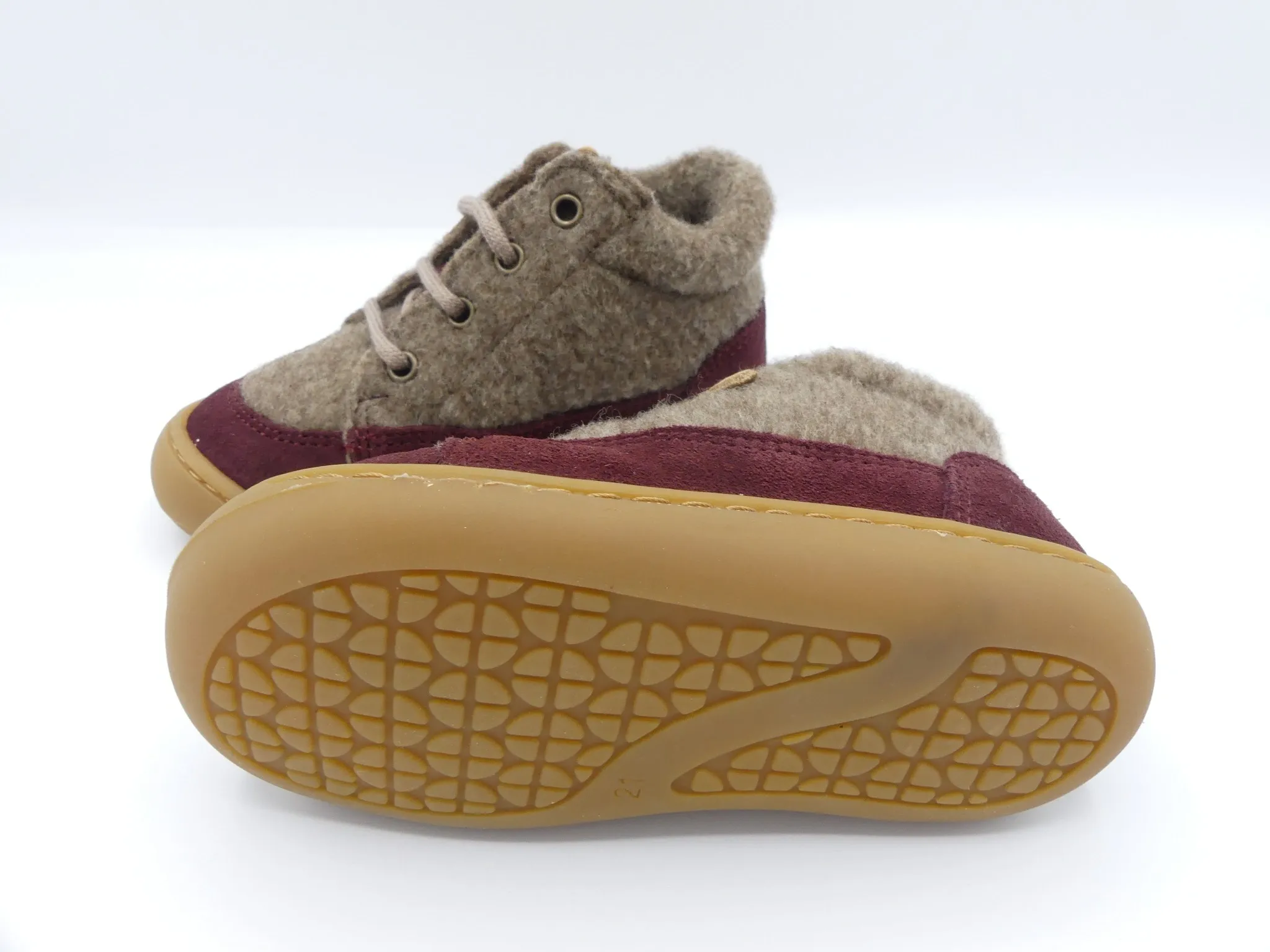 Develab Midcut Kinderschuhe in Merinowolle – schräg von vorn