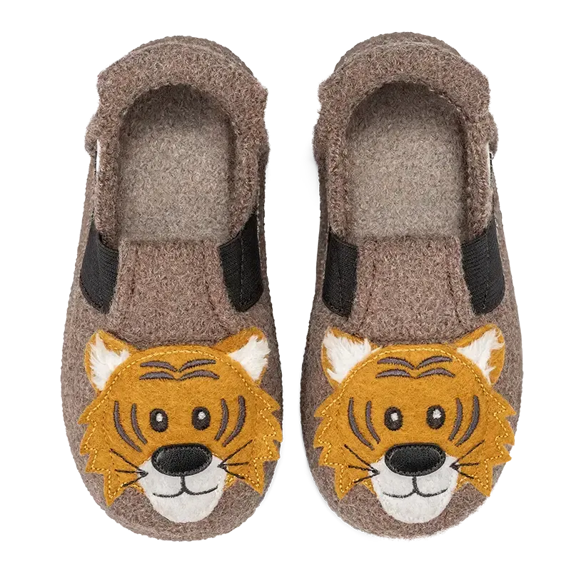 NANGA Roar Tiger 2.0 – Draufsicht auf graue Kinderhausschuhe mit gesticktem Tiger-Motiv
