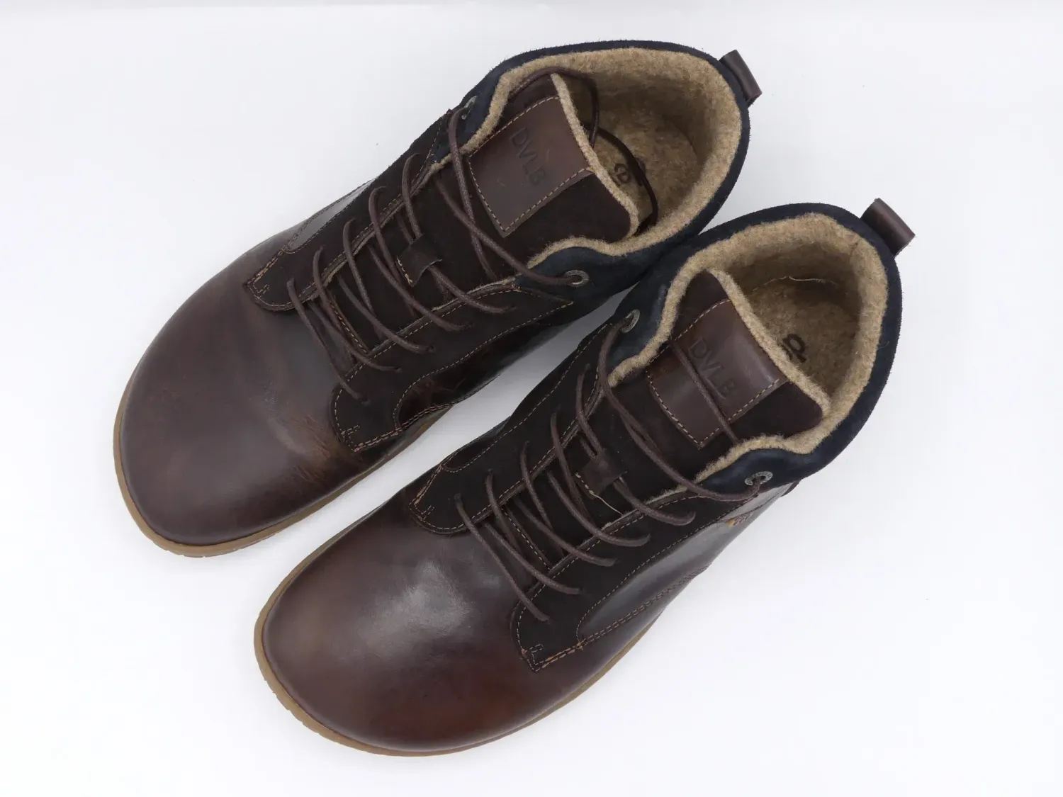Develab Herren-Boots Vlies braun – Draufsicht, breite Zehenbox und Wollvliesfutter sichtbar