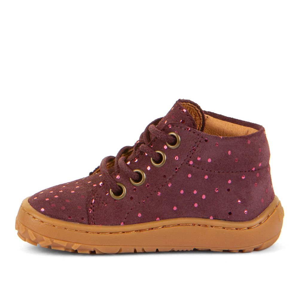 Froddo First Step Barfußschuh Bordeaux – schräg von vorne, flexible Barfußsohle sichtbar