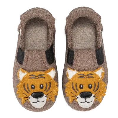 NANGA Roar Tiger 2.0 – Kinder Hausschuhe mit Tiger-Motiv NANGA Roar Tiger 2.0 – Draufsicht auf graue Kinderhausschuhe mit gesticktem Tiger-Motiv