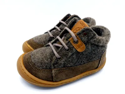 Develab | Lauflernschuh | Merino | Beige Combi Develab MidCut Lauflernschuh Merino Beige – seitliche Ansicht, natürliche Wollstruktur sichtba