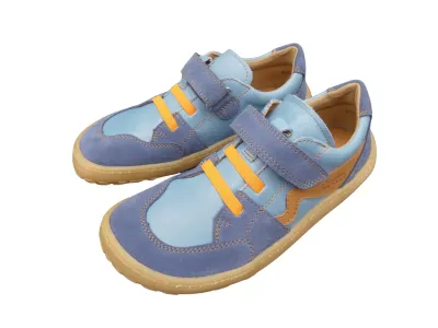 Froddo Barfußschuh Splash – Denim Schräge Seitenansicht des Froddo Barfußschuhs Splash mit Klettverschluss und Gummizug