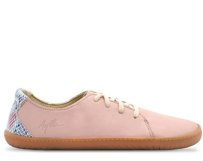 Seitliche Ansicht des Aylla Inca Barfußhalbschuhs in zartem Rosé mit bunter Fersenkappe und flexibl…