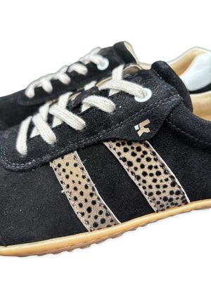 KOEL ILA Black Leopardo – Barfuß-Sneaker für Damen Paaransicht von rechts – Barfuß-Sneaker mit stylischem Retro-Design