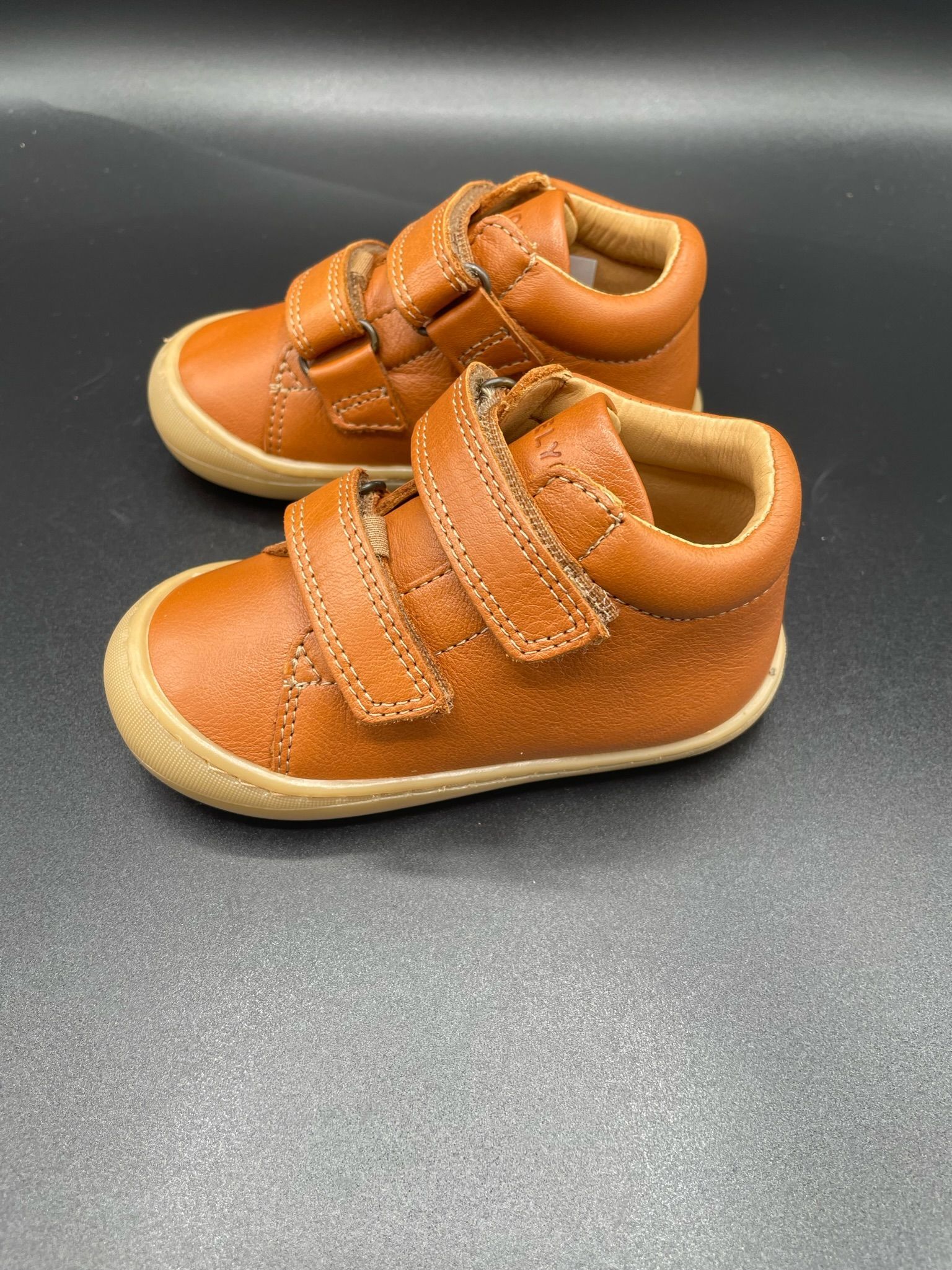 Telyoh Lauflerner Cognac Kinder-Barfußschuh aus Leder mit Klettverschluss
