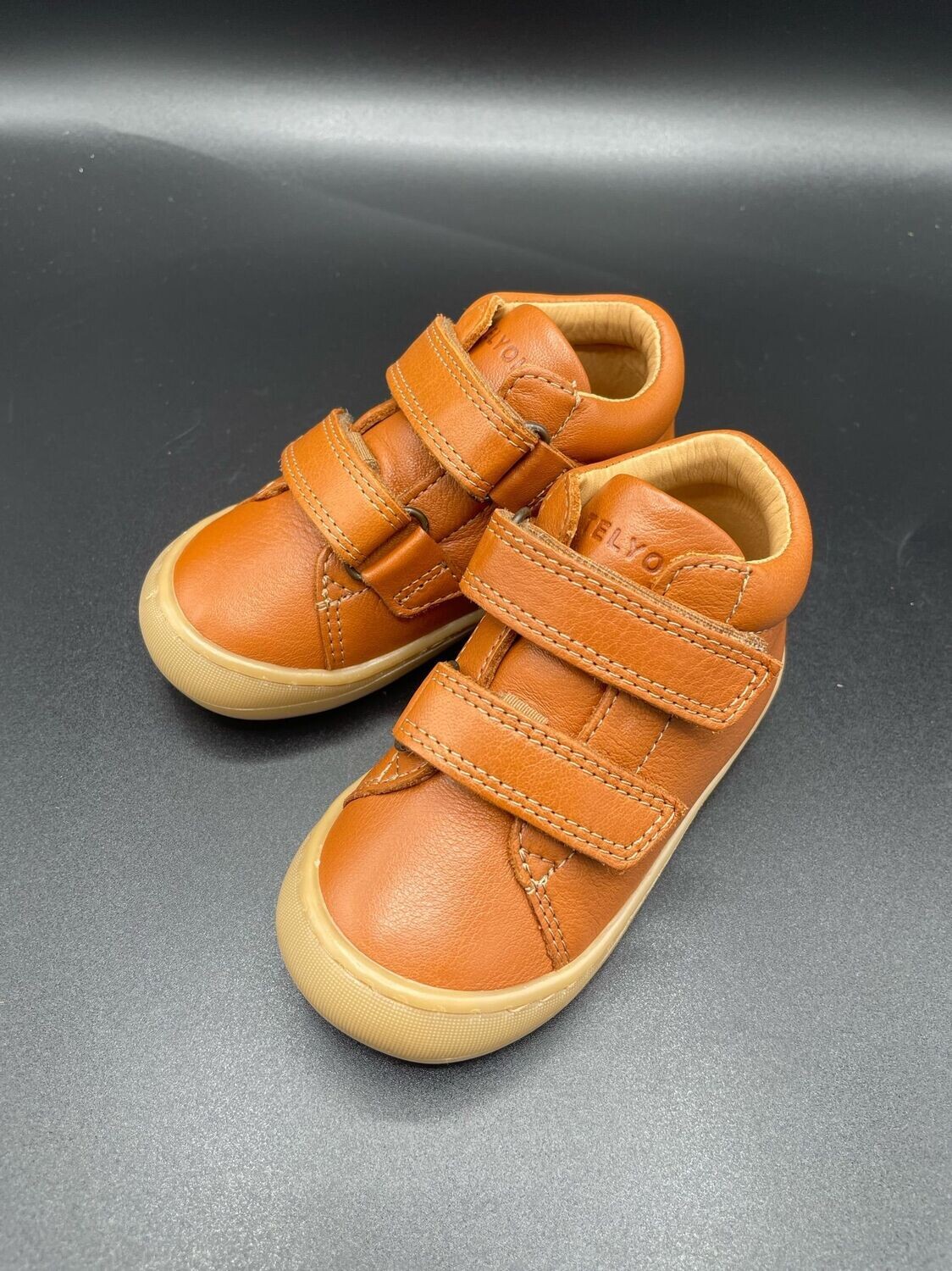Telyoh Lauflerner Cognac Kinder-Barfußschuh aus Leder mit Klettverschluss